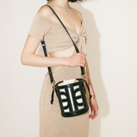 JW PEI BUCKET BAG (BLACK AND WHITE) BNWT - Picture 3 of 4